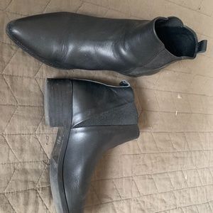 Frank & Oak Chelsea Boots